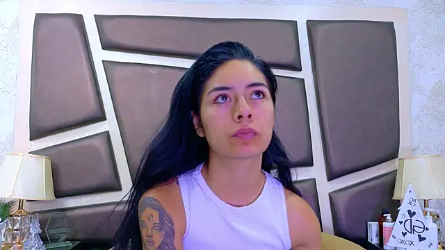 Snapshot of NicoleEsposito chatting on 27, 4, 2026 NicoleEsposito online show from 27, 4, 2026