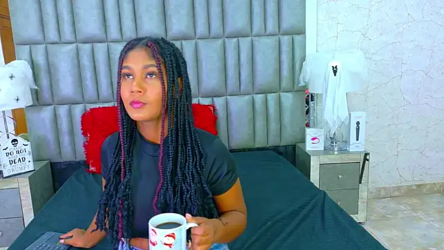 Snapshot of AlisonJaimes chatting on 8, 10, 2025 AlisonJaimes online show from 8, 10, 2025
