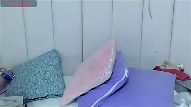 Snapshot of brithany_rousee chatting on 4, 3, 2025 brithany rousee online show from 4, 3, 2025