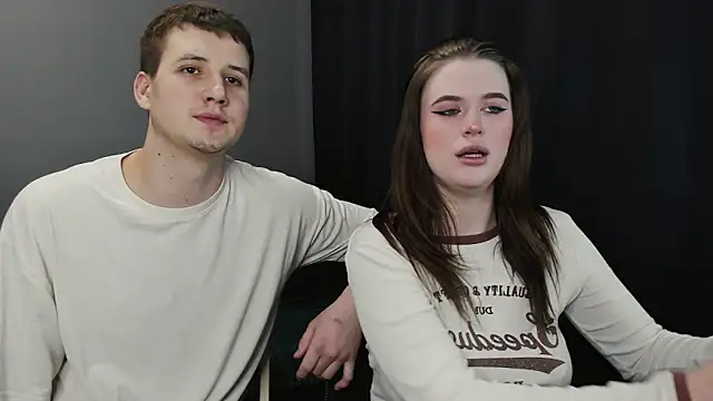 Snapshot of Pinku_kitsune chatting on 4, 3, 2025 Pinku kitsune online show from 4, 3, 2025