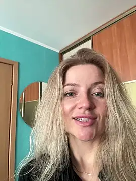 AlisonXCristal online show from 14, 4, 2026