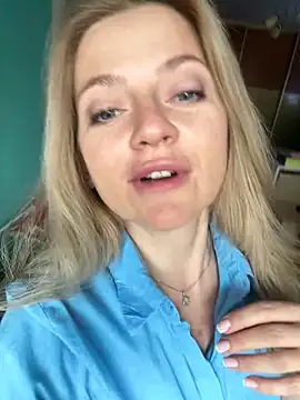 AlisonXCristal online show from 15, 4, 2026