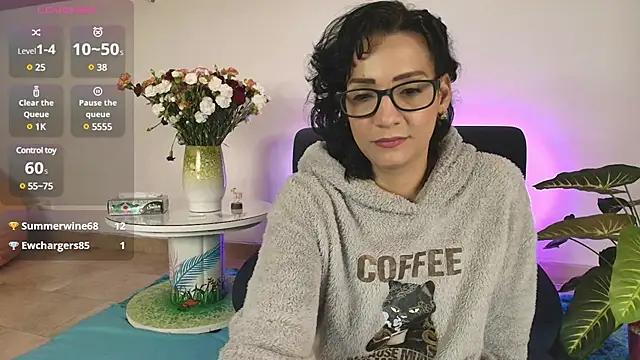 Snapshot of Elliee_ chatting on 12, 2, 2025 Elliee online show from 12, 2, 2025