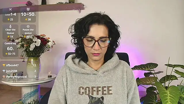 Snapshot of Elliee_ chatting on 13, 2, 2025 Elliee online show from 13, 2, 2025