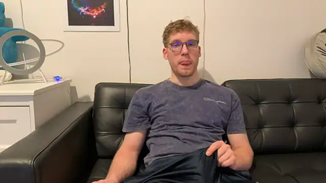 BlueEyedTallGuy94 online show from 25, 12, 2024