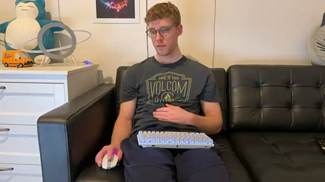 BlueEyedTallGuy94 online show from 10, 1, 2025