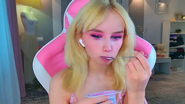 b4by LoL1 online show from 1, 2, 2026