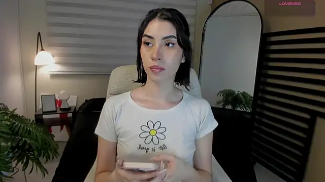 Catyloves online show from 10, 4, 2026