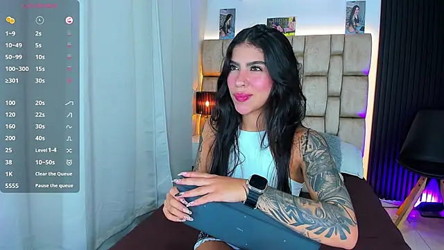 Snapshot of little_sophie18 chatting on 30, 10, 2025 little sophie18 online show from 30, 10, 2025