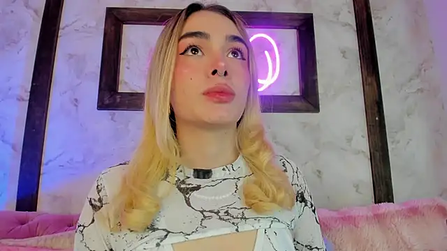 Lucy Vega online show from 4, 1, 2025