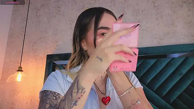 Lucy Vega online show from 4, 10, 2025