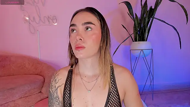 Lucy Vega online show from 31, 10, 2025