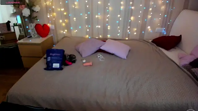 Snapshot of Katherine_Fox chatting on 5, 12, 2024 Katherine Fox online show from 5, 12, 2024