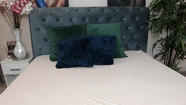 MissJuliax online show from 9, 1, 2025