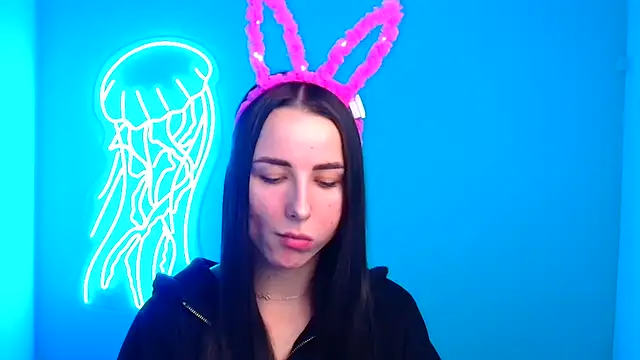 Eva Janee online show from 5, 12, 2024