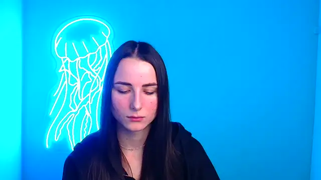 Eva Janee online show from 5, 12, 2024