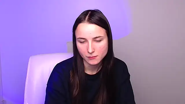 Eva Janee online show from 6, 12, 2024