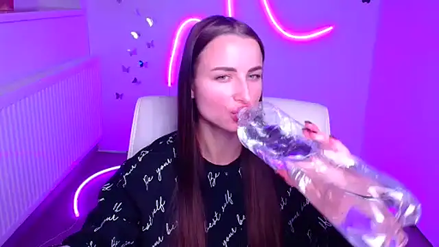 Eva Janee online show from 1, 12, 2025