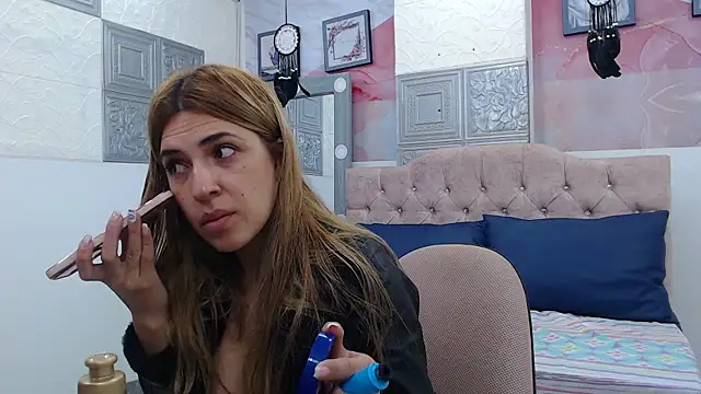 Snapshot of EvaaLovia1 chatting on 4, 1, 2025 EvaaLovia1 online show from 4, 1, 2025