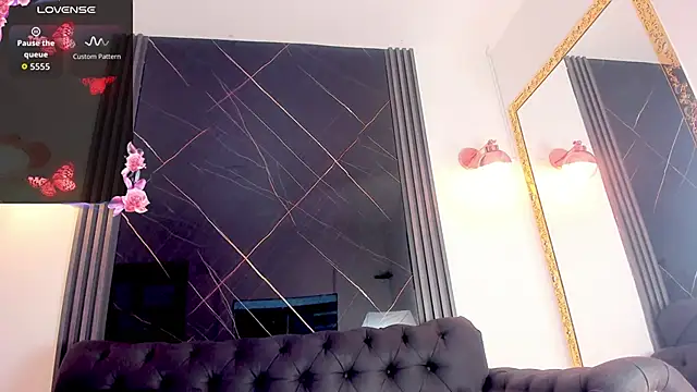 EvaaLovia1 online show from 17, 11, 2025