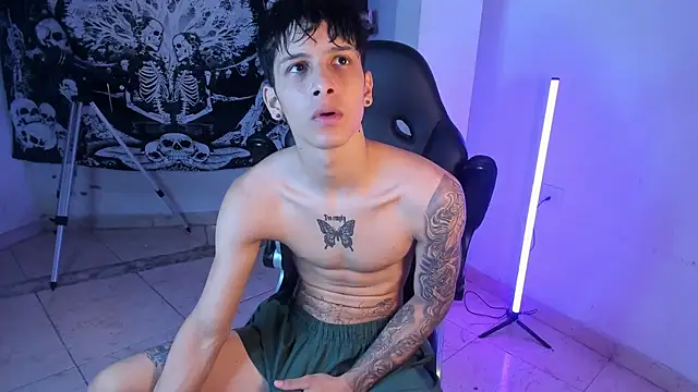 Snapshot of Snakebutterfly chatting on 6, 1, 2026 Snakebutterfly online show from 6, 1, 2026