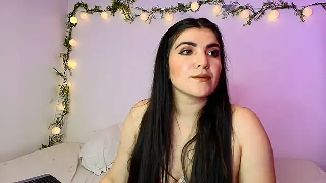 Snapshot of Amara_vega chatting on 24, 4, 2026 Amara vega online show from 24, 4, 2026