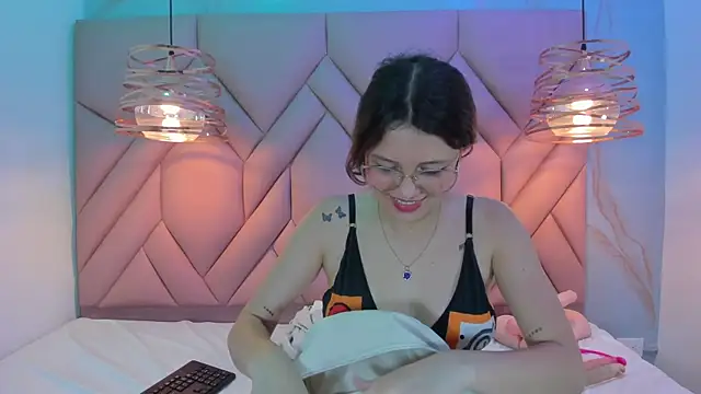 AngelaaCute  online show from 18, 1, 2025