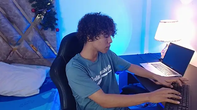 nickolas moon online show from 28, 12, 2024