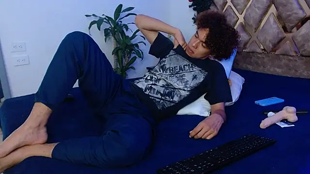 nickolas moon online show from 30, 12, 2024