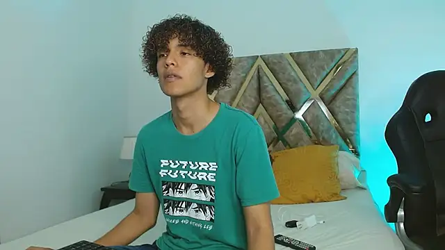 nickolas moon online show from 8, 1, 2025