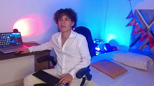 nickolas moon online show from 18, 2, 2025