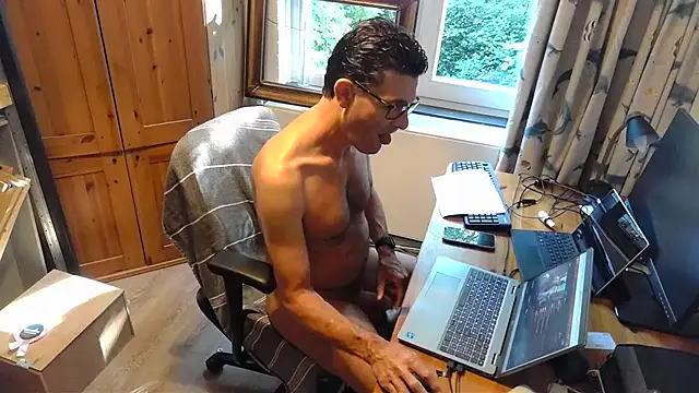 Snapshot of RolfS chatting on 1, 7, 2026 RolfS online show from 1, 7, 2026
