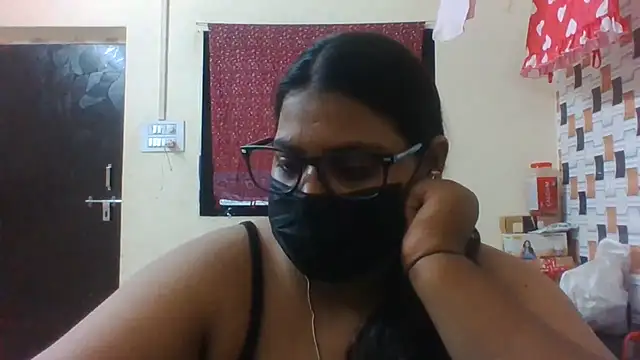 Hotmilfxox online show from 11, 6, 2026