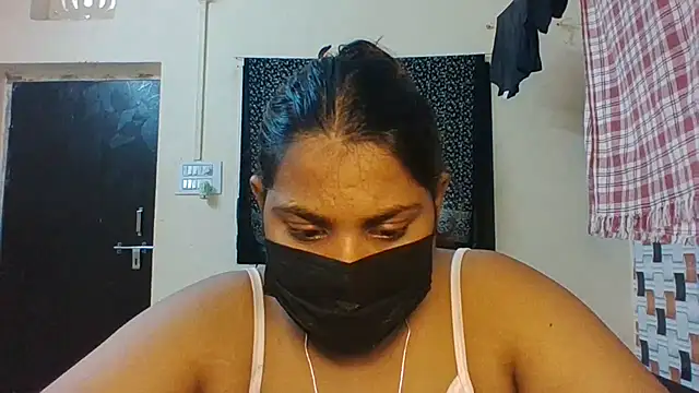Hotmilfxox online show from 12, 7, 2026