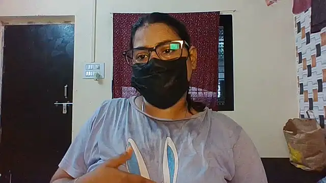 Hotmilfxox online show from 15, 7, 2026
