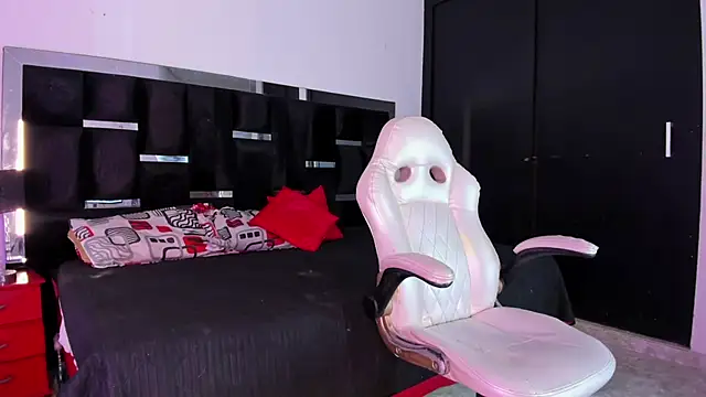 Tasha Sant online show from 5, 11, 2025