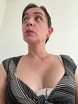 Snapshot of natalie_cowens chatting on 17, 6, 2026 natalie cowens online show from 17, 6, 2026