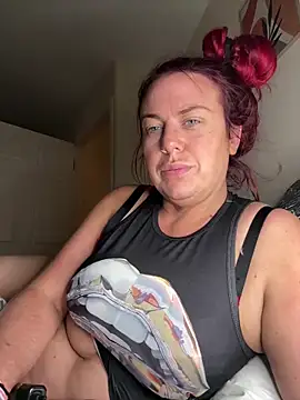 Snapshot of redxxxvixen chatting on 20, 5, 2026 redxxxvixen online show from 20, 5, 2026