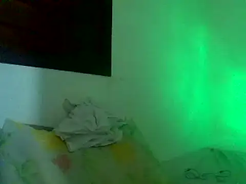 Snapshot of couplemilk chatting on 8, 1, 2025 couplemilk online show from 8, 1, 2025