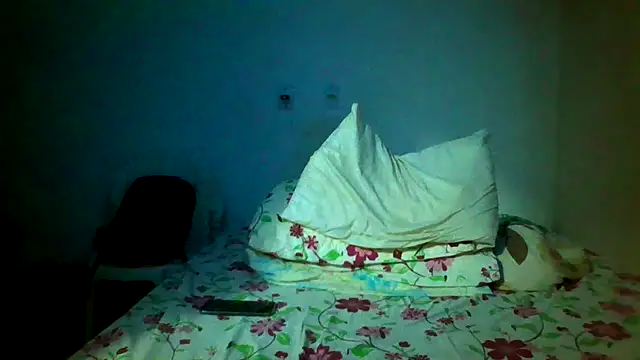 Snapshot of couplemilk chatting on 18, 1, 2026 couplemilk online show from 18, 1, 2026