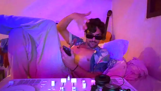 Snapshot of couplemilk chatting on 3, 2, 2026 couplemilk online show from 3, 2, 2026