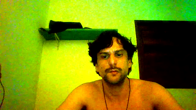 Snapshot of couplemilk chatting on 18, 5, 2026 couplemilk online show from 18, 5, 2026
