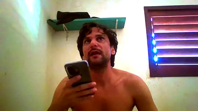 Snapshot of couplemilk chatting on 20, 5, 2026 couplemilk online show from 20, 5, 2026