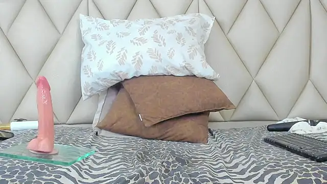 Snapshot of zamira_44 chatting on 13, 3, 2025 zamira 44 online show from 13, 3, 2025