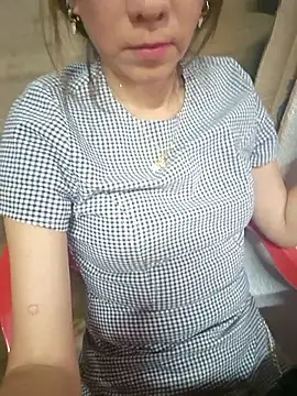 Lunababymylove online show from 4, 4, 2026