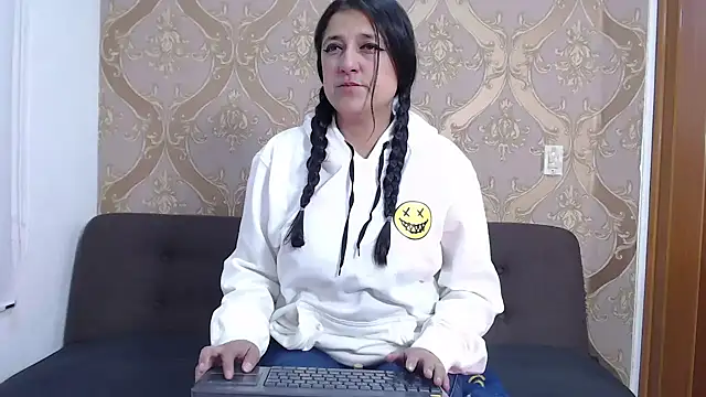 Snapshot of dakota_guirl chatting on 17, 12, 2024 dakota guirl online show from 17, 12, 2024