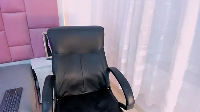 StormiHills online show from 3, 3, 2025