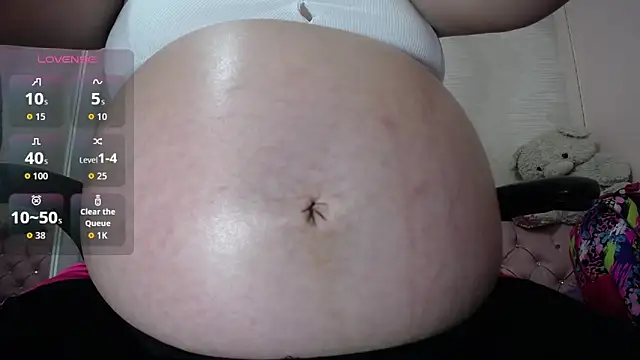 Snapshot of lauraguzman chatting on 3, 10, 2025 lauraguzman online show from 3, 10, 2025