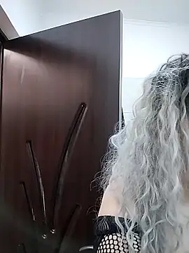 AdelinaJude online show from 25, 2, 2026