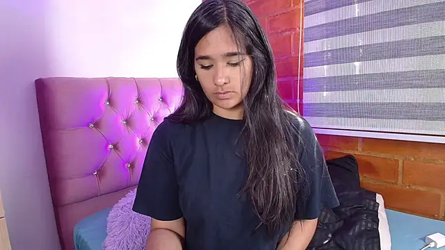 Snapshot of Maeena chatting on 13, 12, 2024 Maeena online show from 13, 12, 2024